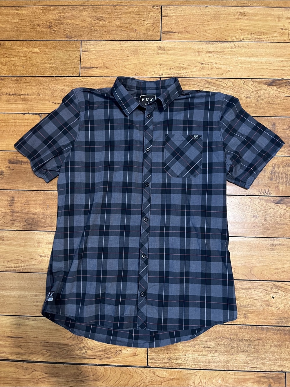 Fox Men's Short Sleeve Plaid Button-Down Shirt - Gray and Black